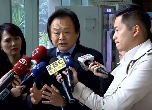 王世堅的水某!出賣堅嫂年輕照…「少女→剛熟成人妻」超稚嫩!網:真的是勝利組