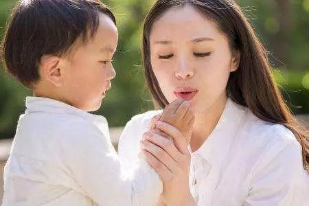 為什麼女兒長大後會疏遠媽媽?這3個原因,說出了女兒的心聲