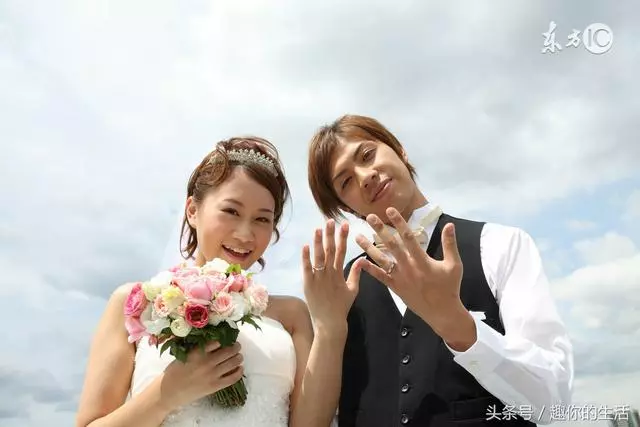 苦於收入婚後住我爸媽家,擔心時間長了老公會自卑!