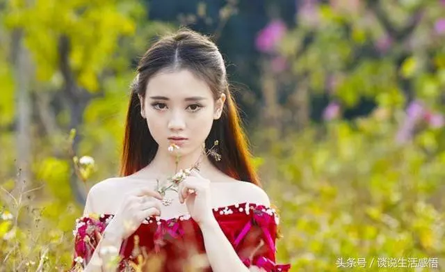 我買房婆婆沒錢,偶然聽到她和小姑子對話,我不知生活費還給不?