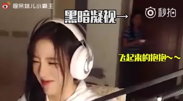 實況主在遊戲裡撒嬌,嬌滴滴聲音讓男玩家投降!一轉頭驚見媽媽正看著自己,網友笑說:尷尬癌都要犯了XD
