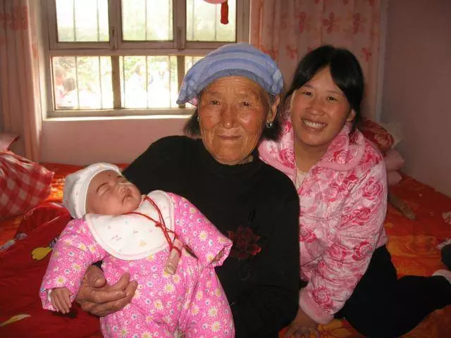 兒子執意和瞎子結婚,她懷孕後,我無聲無息,偷偷在雞湯里加辣椒