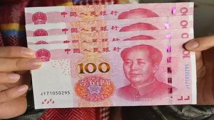 母親向女兒借一百路費,女婿讓寫欠條,打開欠條,母親淚目