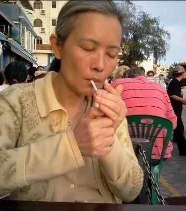 她有驚艷世人的美貌,曾紅過范冰冰, 如今卻淪落街頭吃垃圾,淒慘的背後竟是.....發人深省!
