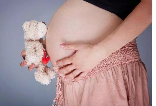 他睡覺不能打擾,老婆快生半夜肚子疼喊醒他挨罵,天亮接電話癱地