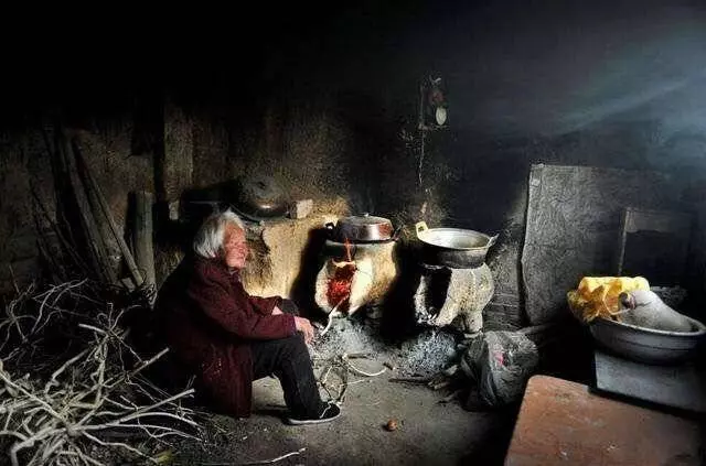 兒子欠30萬賭債,在外躲7年,還錢被拒收,債主:問你農村爹媽