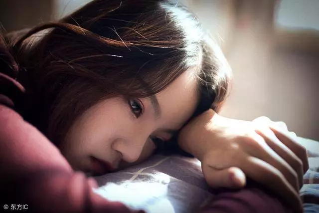 過年單位發兩萬年終獎,我偷偷給母親五千,隔天我的婚姻結束了