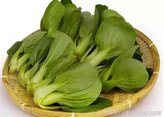 初次去老公家,婆婆煮爛菜不夠還送我一籃,回家後我媽卻當它是寶