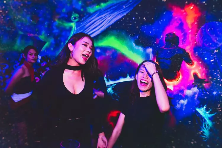KL獨一無二的Drinking Game Bar!一開業就天天爆滿!你不知道就OUT啦!