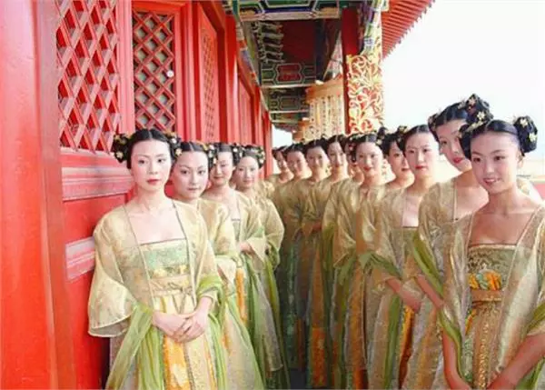 在古代,有80%的宮女都會成為皇上的玩物,只要犯錯就有可能受到「提鈴」之苦