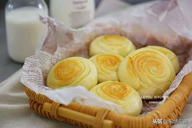 1碗麵粉、1包牛奶、1個雞蛋,烙好的餅和麵包一樣好吃
