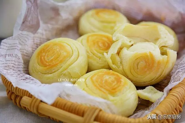 1碗麵粉、1包牛奶、1個雞蛋,烙好的餅和麵包一樣好吃