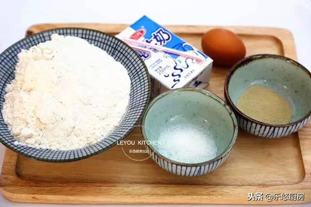 1碗麵粉、1包牛奶、1個雞蛋,烙好的餅和麵包一樣好吃