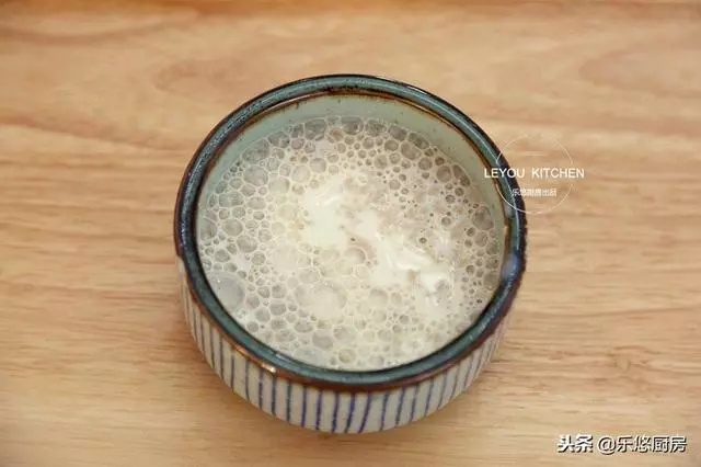 1碗麵粉、1包牛奶、1個雞蛋,烙好的餅和麵包一樣好吃