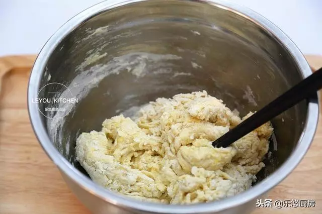 1碗麵粉、1包牛奶、1個雞蛋,烙好的餅和麵包一樣好吃
