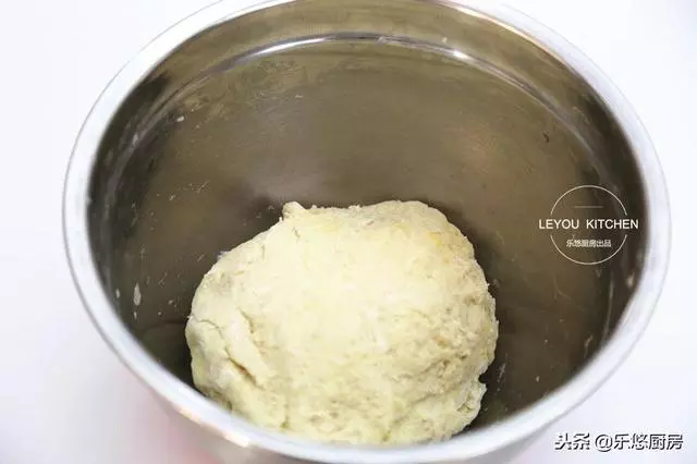 1碗麵粉、1包牛奶、1個雞蛋,烙好的餅和麵包一樣好吃