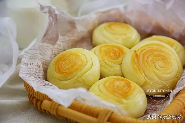 1碗麵粉、1包牛奶、1個雞蛋,烙好的餅和麵包一樣好吃