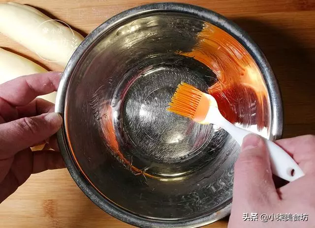 麵粉里加一個雞蛋,不用電飯鍋,不用烤箱,簡單一做比麵包還好吃