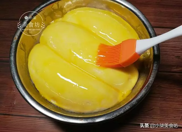 麵粉里加一個雞蛋,不用電飯鍋,不用烤箱,簡單一做比麵包還好吃