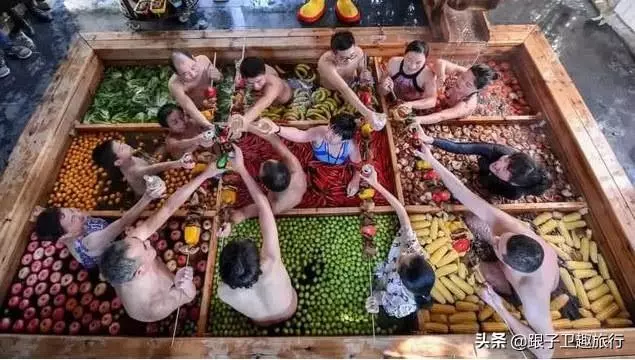 日本的人體盛,中國的人體火鍋,你能理解吃貨們的腦洞大開嗎?