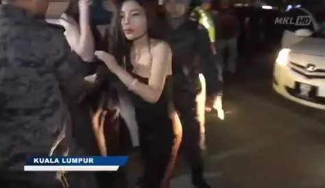政府開始行動了!警方在這些夜店抓了不少人,25日抓人視頻曝光,快分享讓大家知道!!
