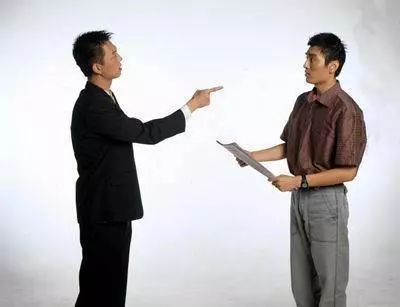 董事長裝窮去相親,女方毫不嫌棄,1月後電梯相遇,董事長卻傻住