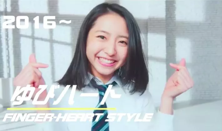 日本女高中生拍照最愛pose重現:「300年前裝可愛歷史回顧」...雙手比YA早就退伍了