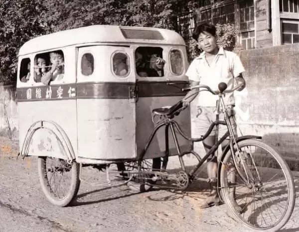 古董級的「人力娃娃車」不是每個古早小孩都能搭! 原來只有「這身分背景」的人才可以搭!