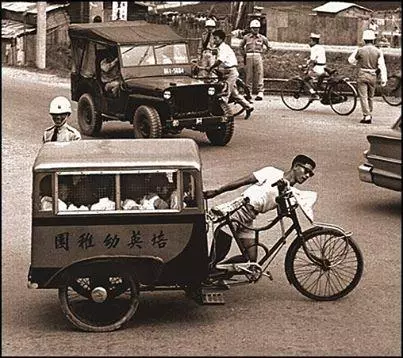 古董級的「人力娃娃車」不是每個古早小孩都能搭! 原來只有「這身分背景」的人才可以搭!