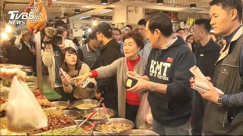 買年菜兼發春聯! 馬英九:這張大陸賣6萬│