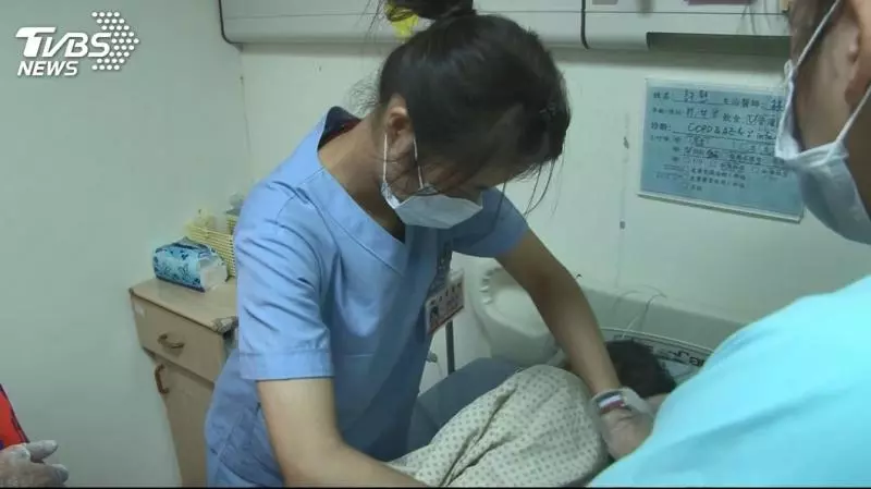 當年「一碗麵」感動眾人!5孩長大了 為「家」齊心打拚│