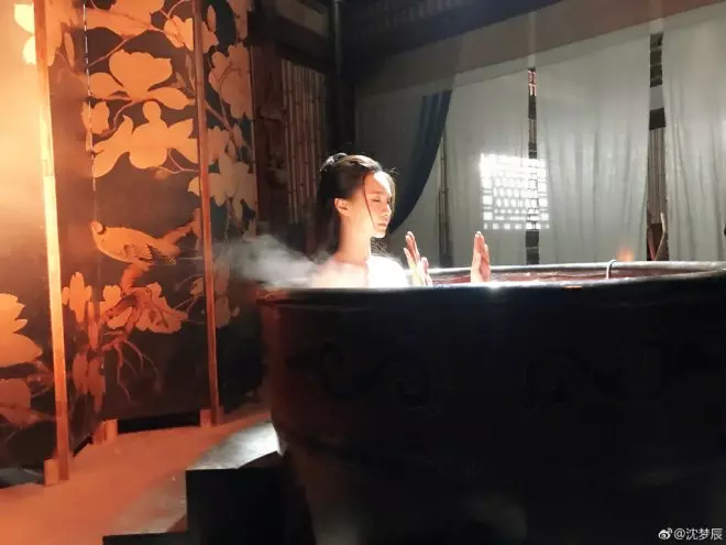明星拍戲下半身不能看,一個比一個奇葩,原來我們都被騙了!