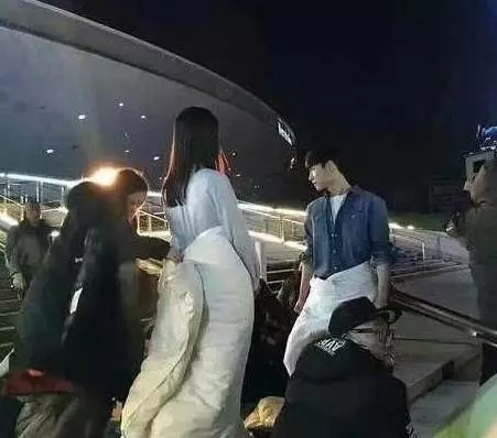 明星拍戲下半身不能看,一個比一個奇葩,原來我們都被騙了!