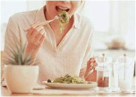 要預防肝臟受損,這「3種食物」千萬不能吃,吃一次,對肝臟的傷害就多一次