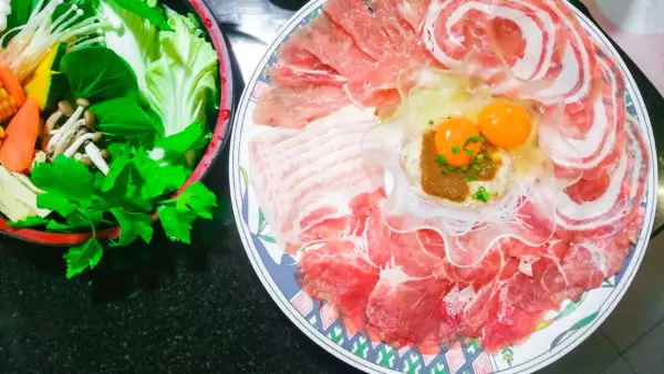 「火烤兩吃始祖」!食材新鮮價格便宜,是5、6年級生的回憶!超值199吃到飽,網友直呼:「好懷念!」