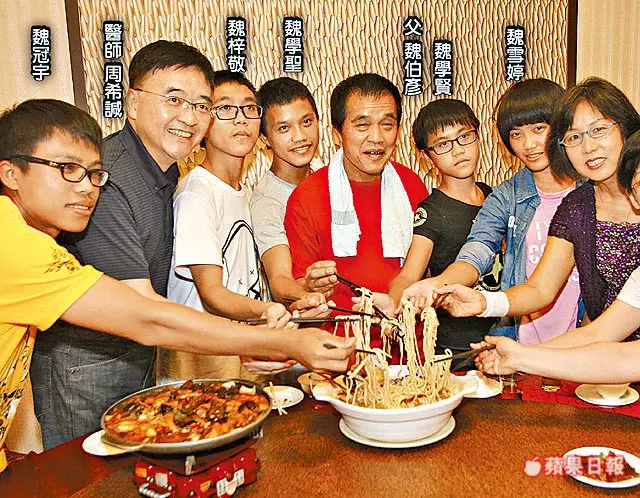 12年過去了!五姊弟「共用一碗麵」感動全台灣 如今長大「投身回饋社會」網友哭:天上的媽媽安心了
