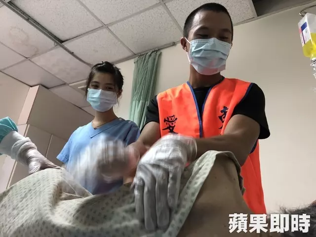 12年過去了!五姊弟「共用一碗麵」感動全台灣 如今長大「投身回饋社會」網友哭:天上的媽媽安心了