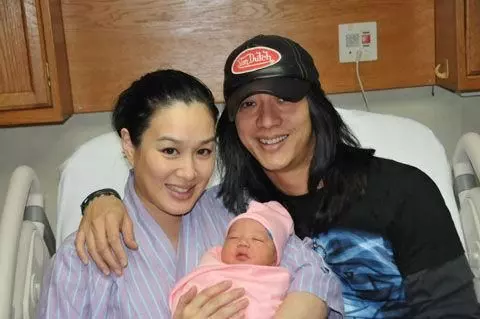 近50歲的鐘麗緹素顏曝光,嬸樣畢露,肚子大得可怕!網友:老公怎麼敢要!