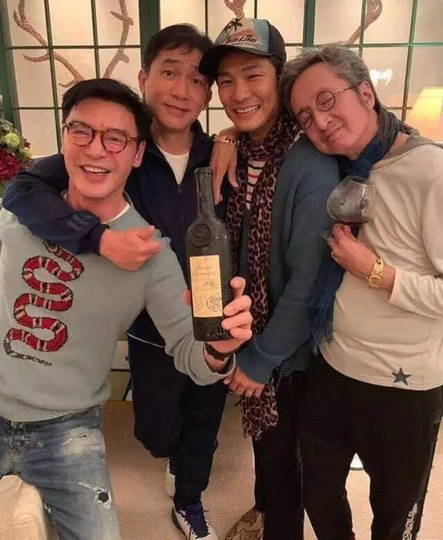 劉嘉玲曬與謝霆鋒媽媽合影,網友:68歲狄波拉看著比52歲劉嘉玲還年輕!