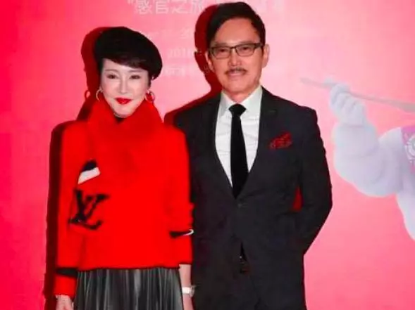 劉嘉玲曬與謝霆鋒媽媽合影,網友:68歲狄波拉看著比52歲劉嘉玲還年輕!