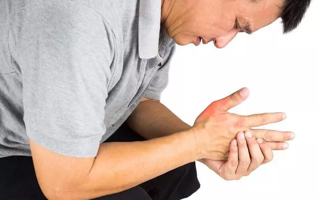 尿酸不達標,晚上有「4苦」,管的住3件事重返健康!