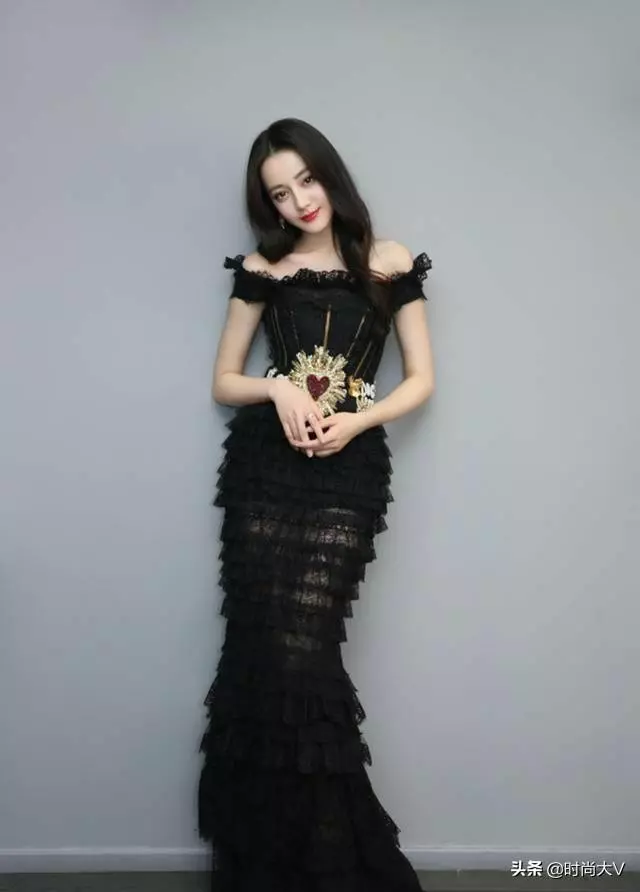 楊冪的魚尾裙,唐嫣的魚尾裙,熱巴的魚尾裙,都輸給她的魚尾裙