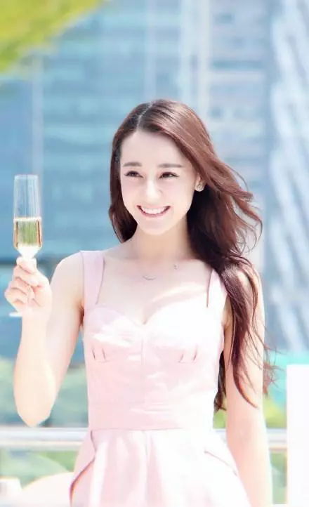 6位女星的小粉裙,趙麗穎甜美,baby少女,但都輸給了她!