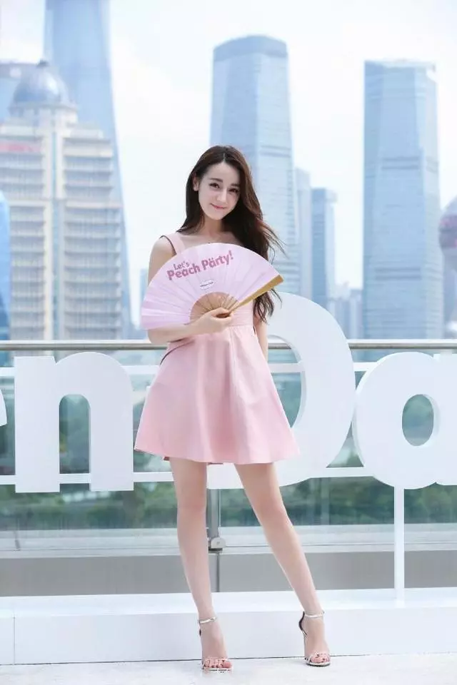 6位女星的小粉裙,趙麗穎甜美,baby少女,但都輸給了她!