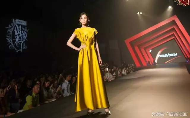 女星黃色禮服,娜扎明艷,趙麗穎氣質,劉詩詩溫婉,最美卻是她!