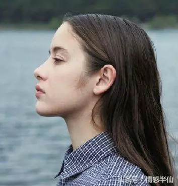 我推倒後媽,害她流產,爸爸把我趕出家門,多年後我收到一封信