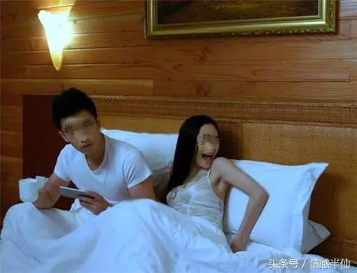 新婚夜我和老公親熱,婆婆門外偷聽,隔天她說一句話,我臉都綠了