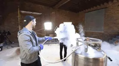 「凝固的空氣」是怎樣的概念?華人科學家研發堪稱能改變「世界」的發明!廣泛用途曝光,世界即將改變!
