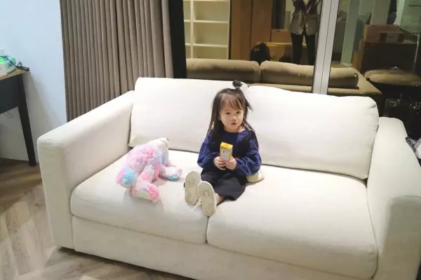 隋棠帶2歲Lucy上班「小跟班全紀錄」曝光!超可愛奶音「回家了」融化公司所有人!