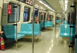 男大生捷運有豔遇…正妹睡手臂「暗爽不動」 結果她下車「屁股濕一片」